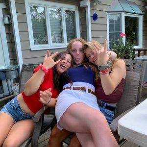 Meet your Posher, Avery